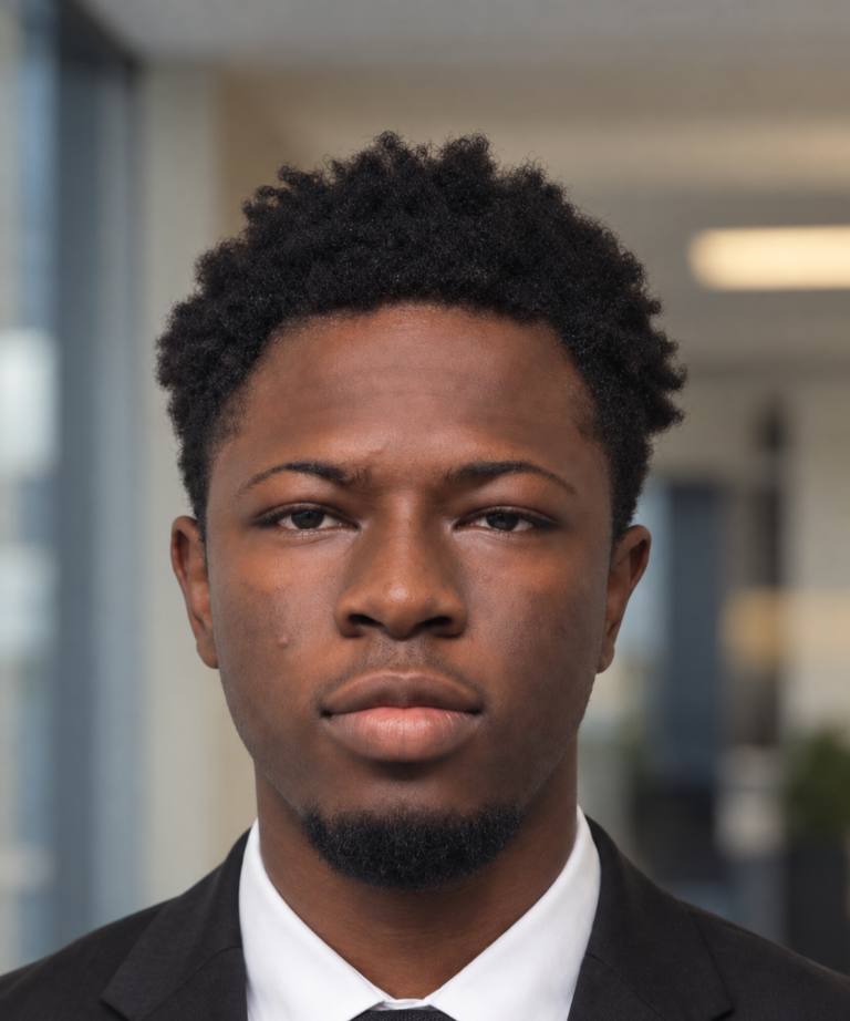 Daniel Olowe headshot